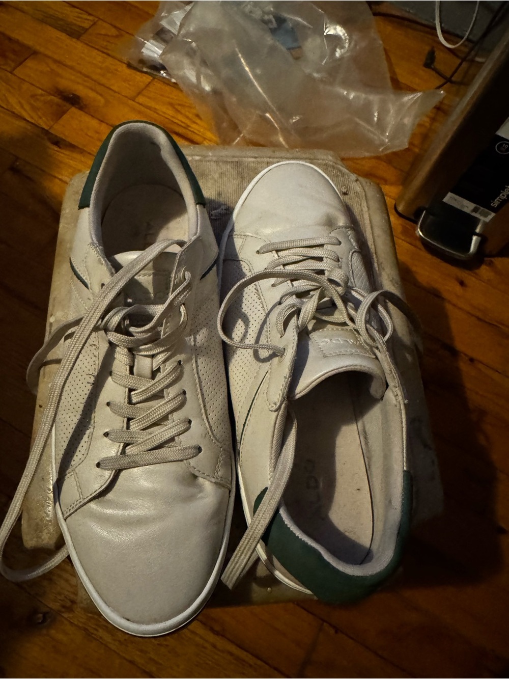 Aldi’s Men's Casual Leather Lace-Up Sneakers beige with green trim - Picture 8 of 8